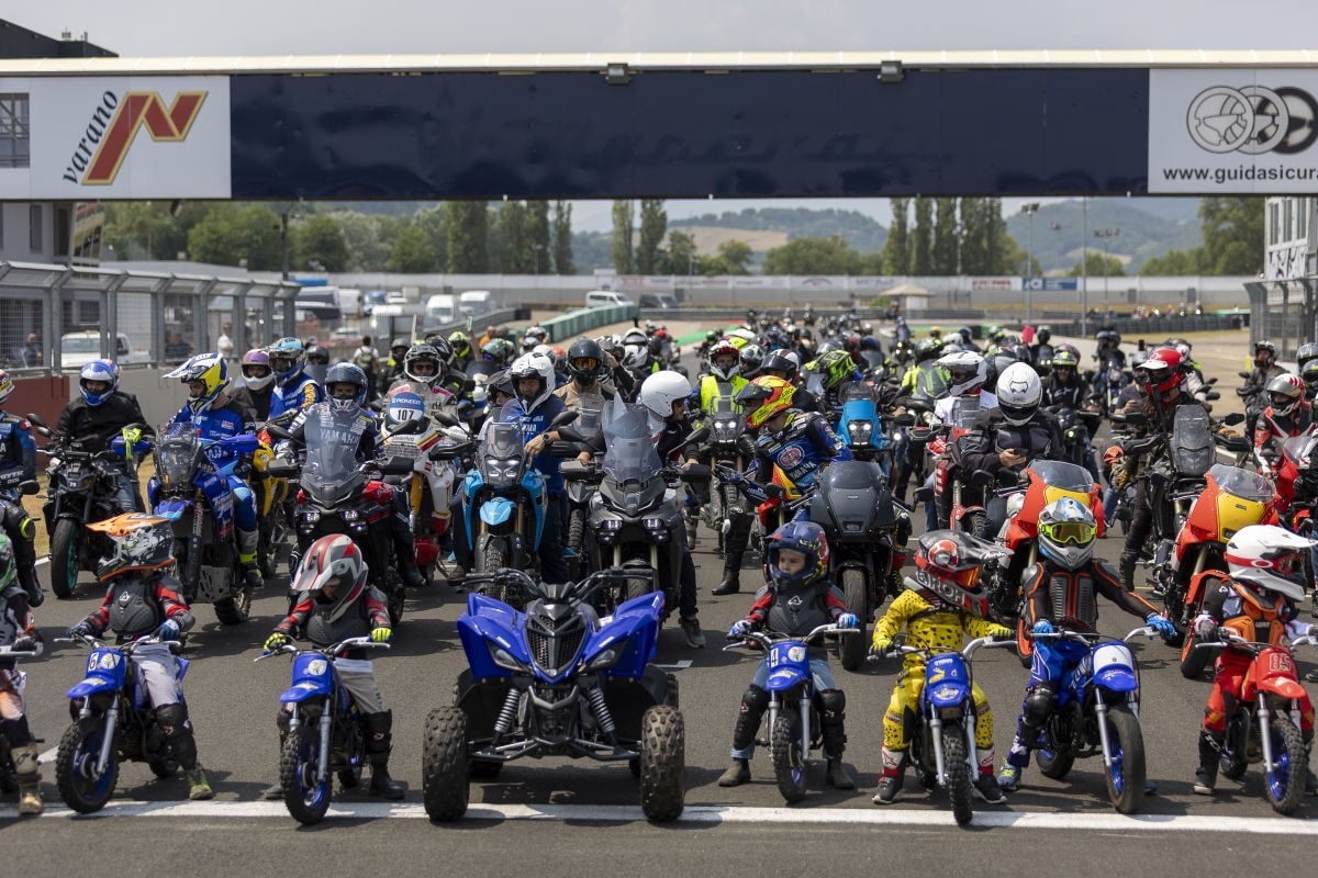 Yamaha fa il pieno a Varano: 5mila in pista per i 70 anni